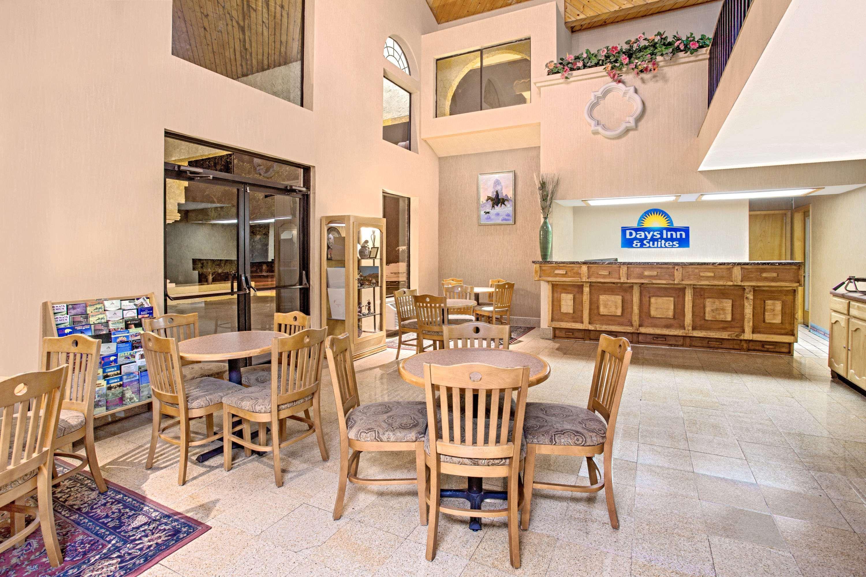 Days Inn & Suites By Wyndham Red Rock-Gallup Exterior foto