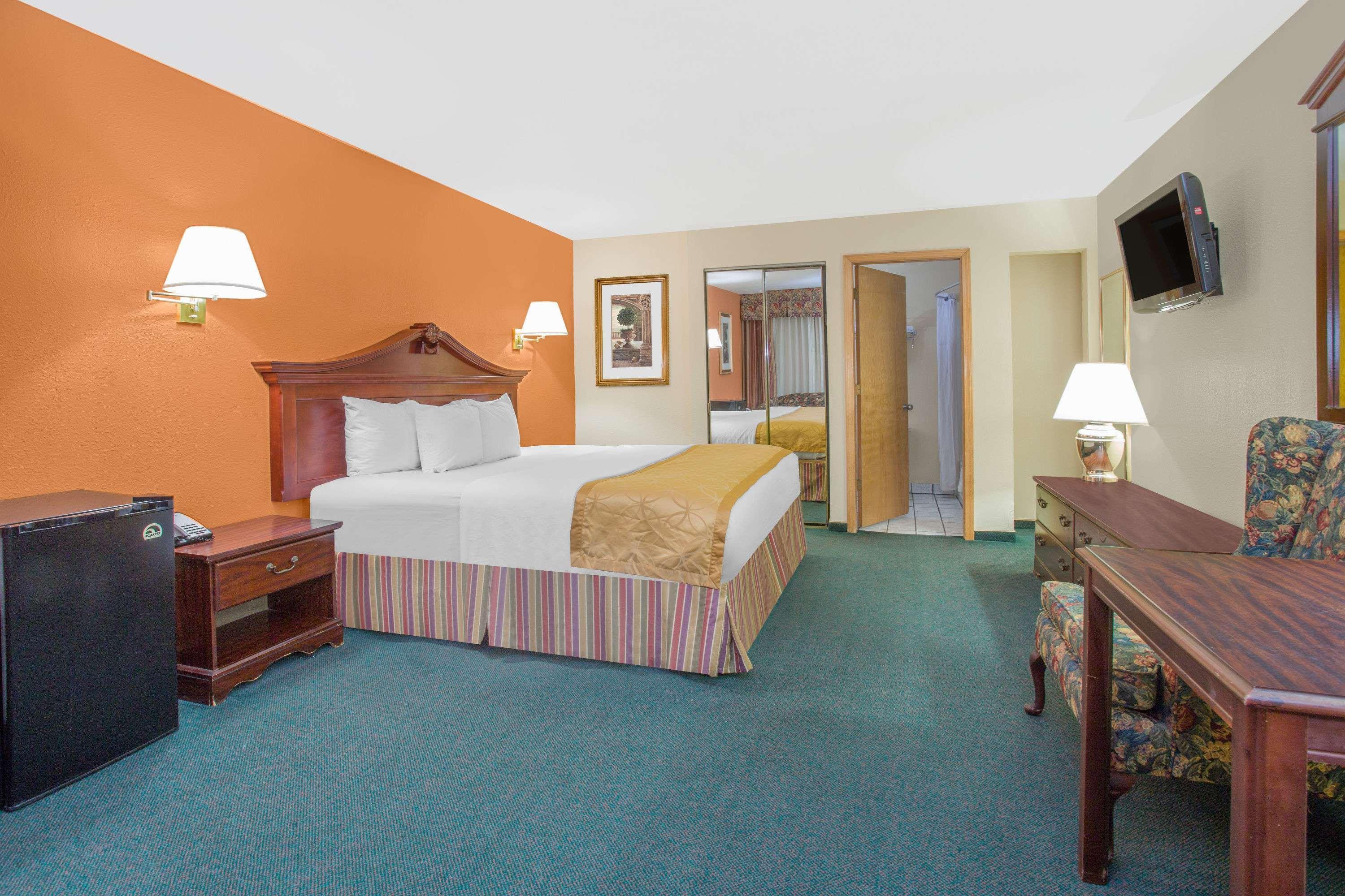 Days Inn & Suites By Wyndham Red Rock-Gallup Exterior foto