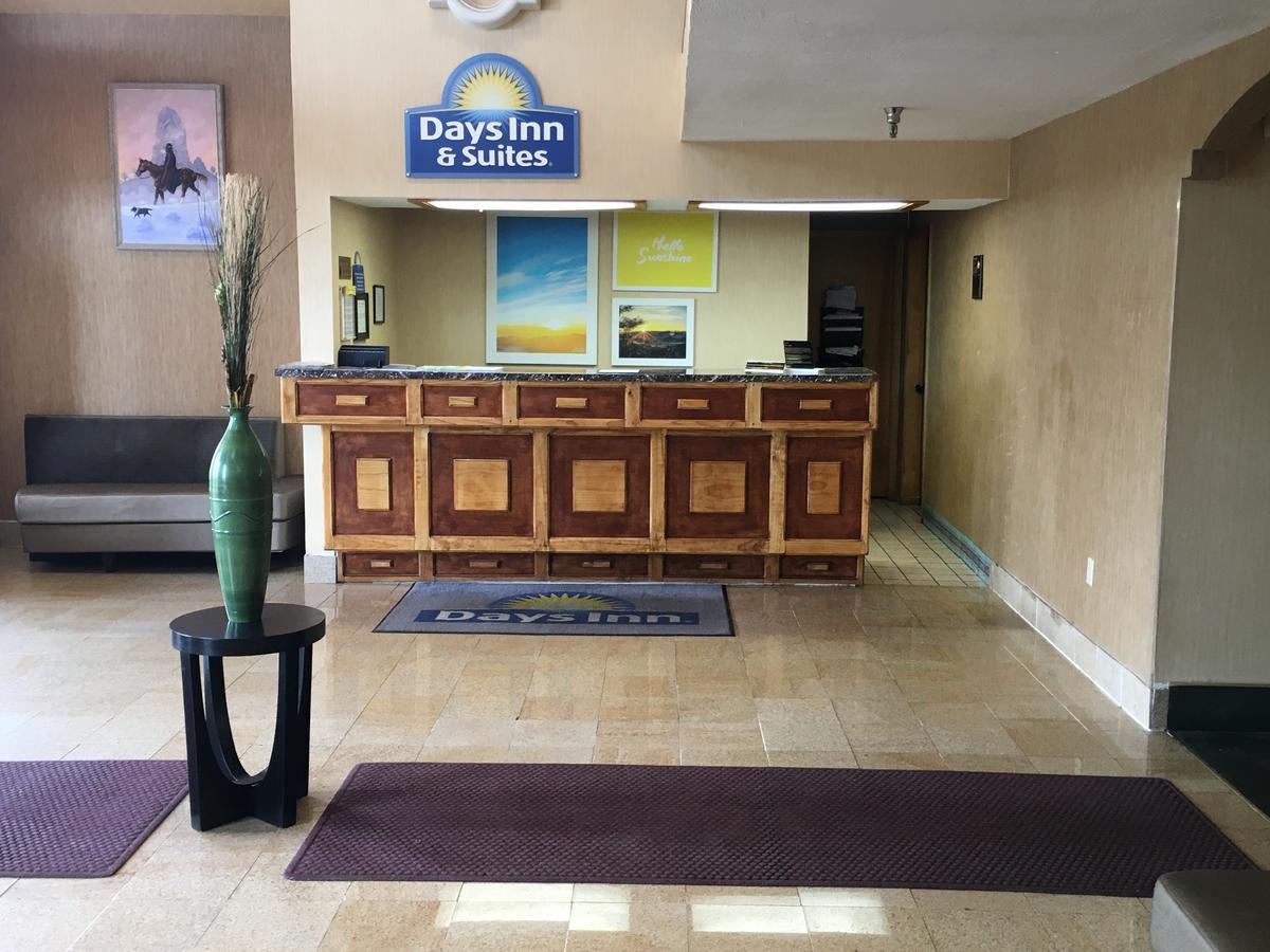 Days Inn & Suites By Wyndham Red Rock-Gallup Exterior foto