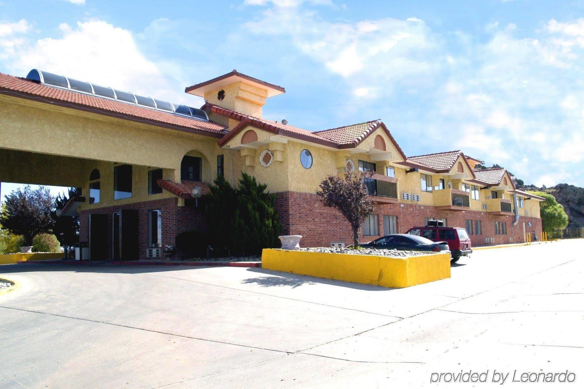 Days Inn & Suites By Wyndham Red Rock-Gallup Exterior foto